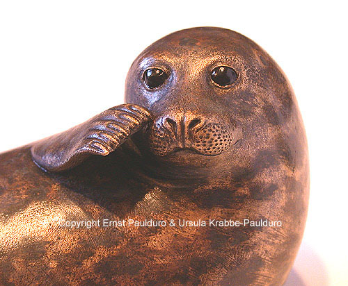 Harbour seal Nele in bronze by Ernst Paulduro and Ursula-Krabbe-Paulduro