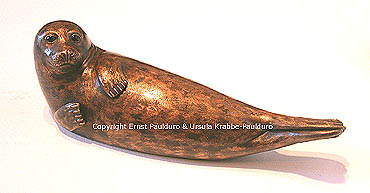 Harbour seal Svenja in bronze by Ernst Paulduro and Ursula-Krabbe-Paulduro