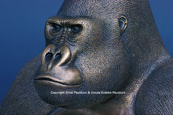 Lowland gorilla in bronze by Ernst Paulduro and Ursula Krabbe-Paulduro